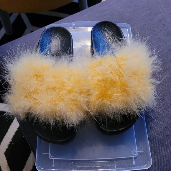 Slippers - Picture 2 of 3